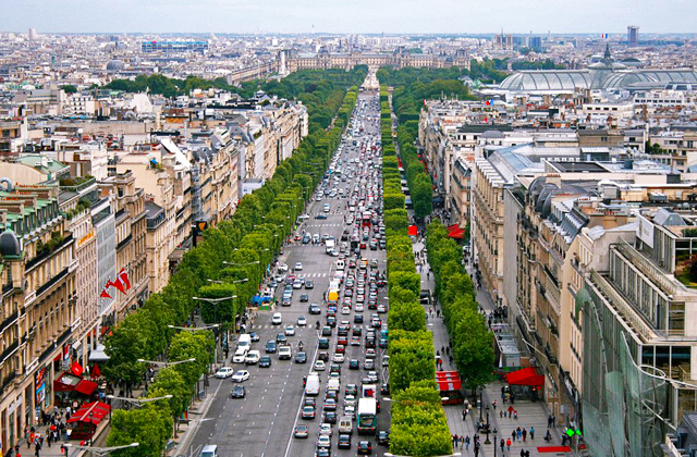 Paris Travel Blog - Avenue des Champs-Elysees 