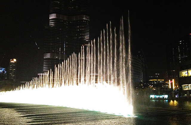 Dubai Travel Blog - Burj Khalifa Fountains 640x420