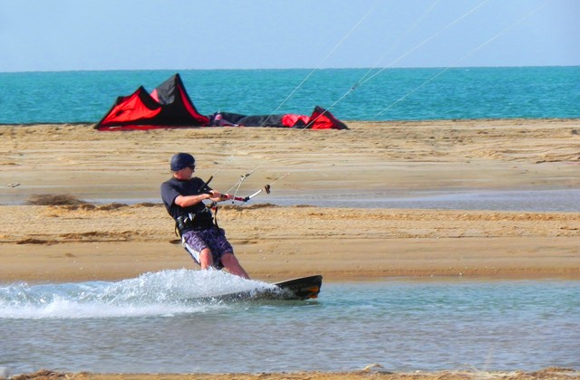 Dubai Travel Blog - Kite Beach 640x420
