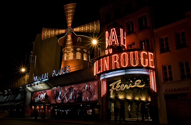 Paris Travel Blog - Moulin Rouge