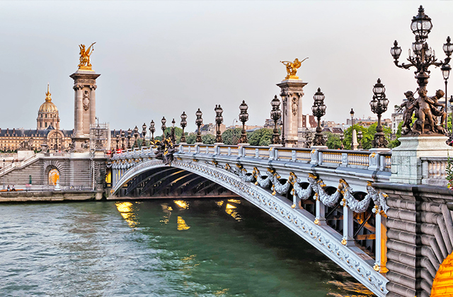 Paris Travel Blog - Pont Alexandre III